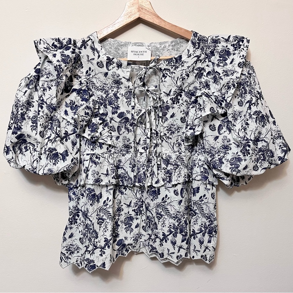 Hyacinth House • S • Puff Short Sleeve French Floral Ruffle Blouse Navy White